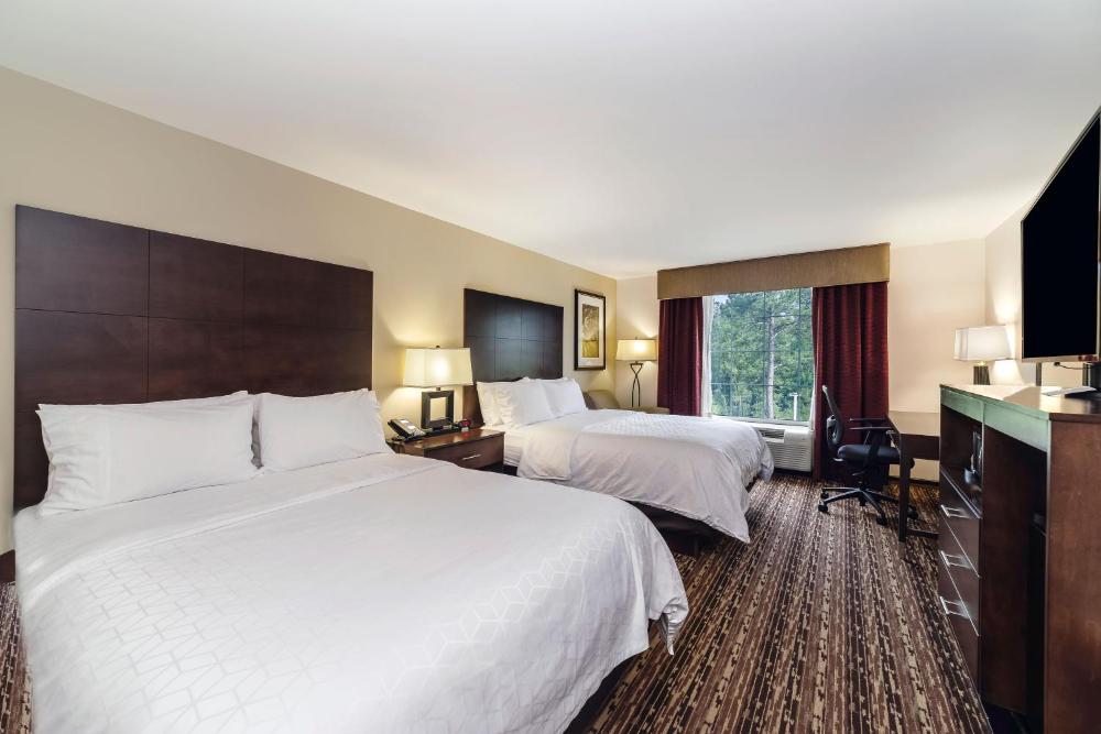 Queen Room with Two Queen Beds - Hearing Accessible/Non-Smoking interior
